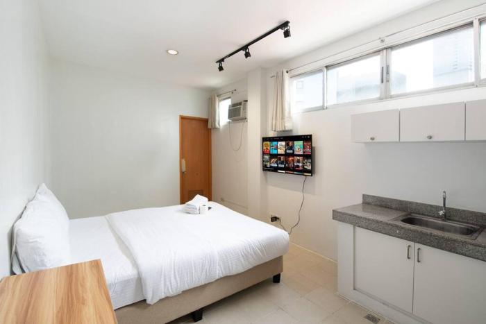 JP Santiago Studio Makati J301