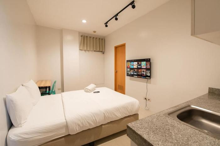 JP Santiago Studio Makati J302