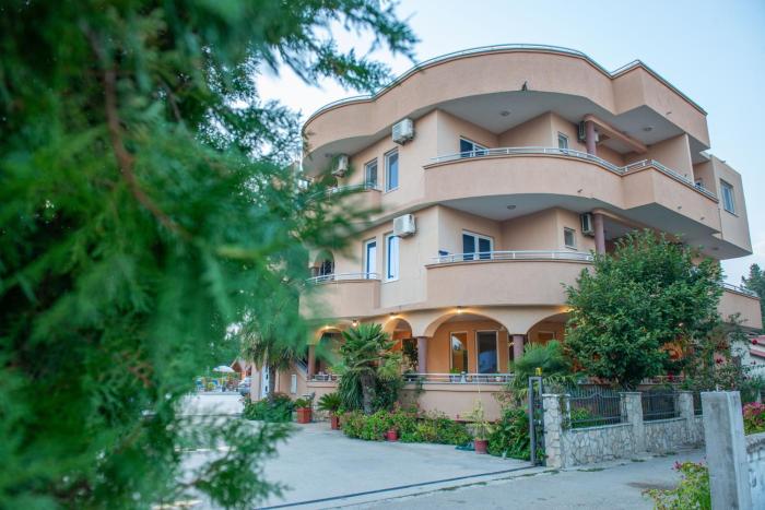 Apartments and bungalow Casa Palma