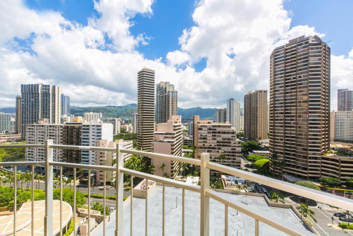 Ilikai Marina 1889 City View Studio