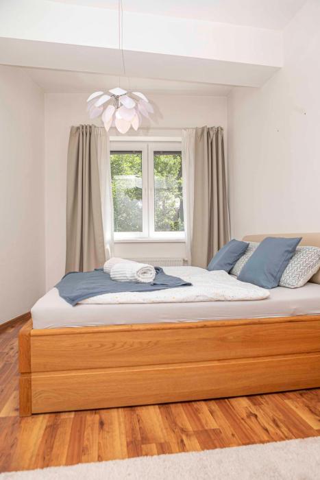 Castle View Apartment with free parking