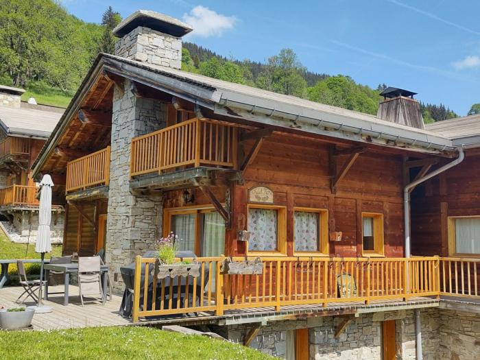 Chalet spacieux avec sauna, 4 chambres et Wi-Fi - FR-1-671-50