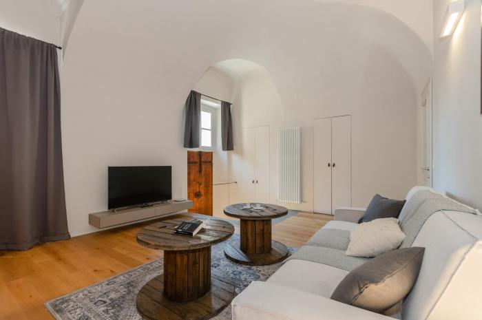 GuestHost - Asti Centro Modern & Elegant Apt