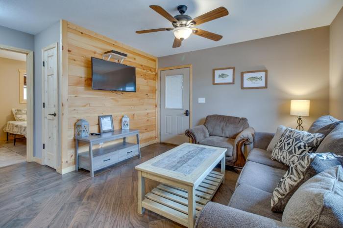 Current River Retreats Condo Walk to River!