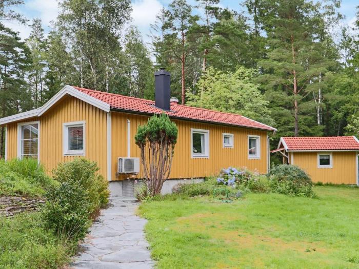 4 person holiday home in Fjärås-By Traum