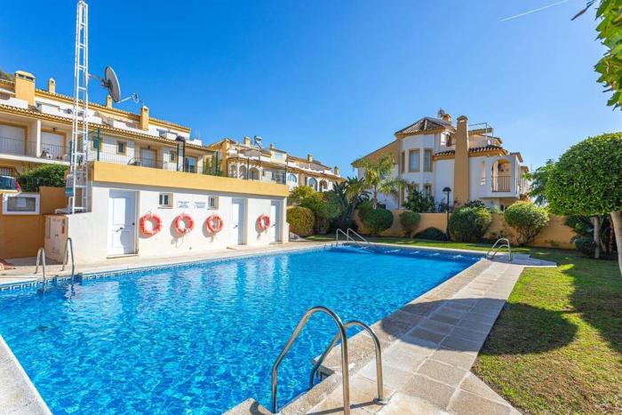 Bonita casa en la playa con jardín