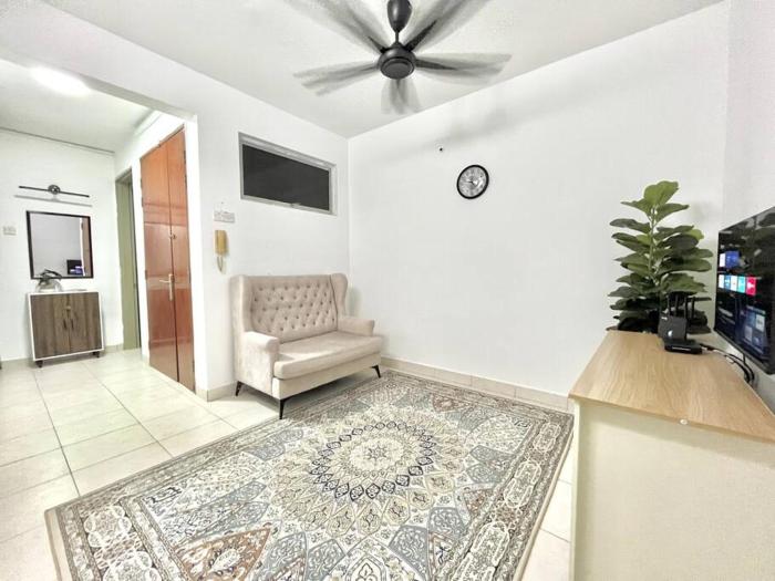 7Pax MMU , Tamarind Square Cyberjaya Free Parking