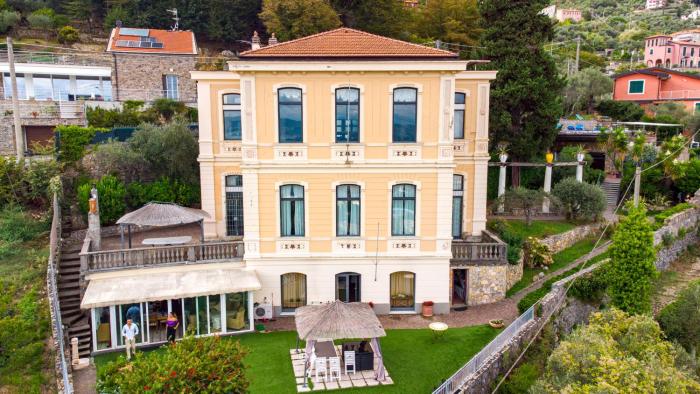 Villa le palme-Pool, garden, terrace & sea view