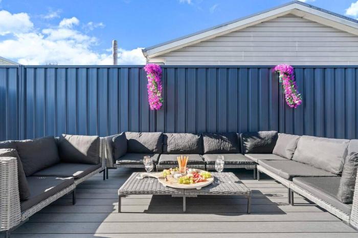 The Seachange - Brand New, Beachy Family Retreat.