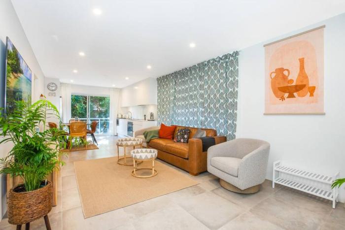 Walk to Beach Escape @ Cronulla - 2Bdrm- Parking