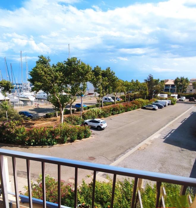 APPARTEMENT DE VACANCES A LA MER DANS RESIDENCE SECURISEE