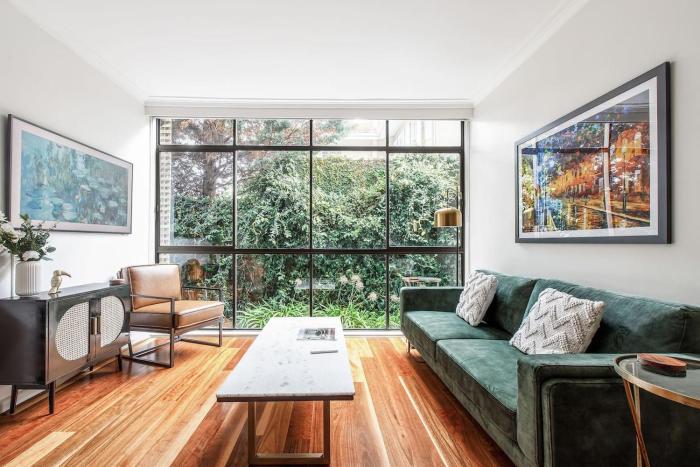 Parisian Chic meets South Yarras Vibrant Locale