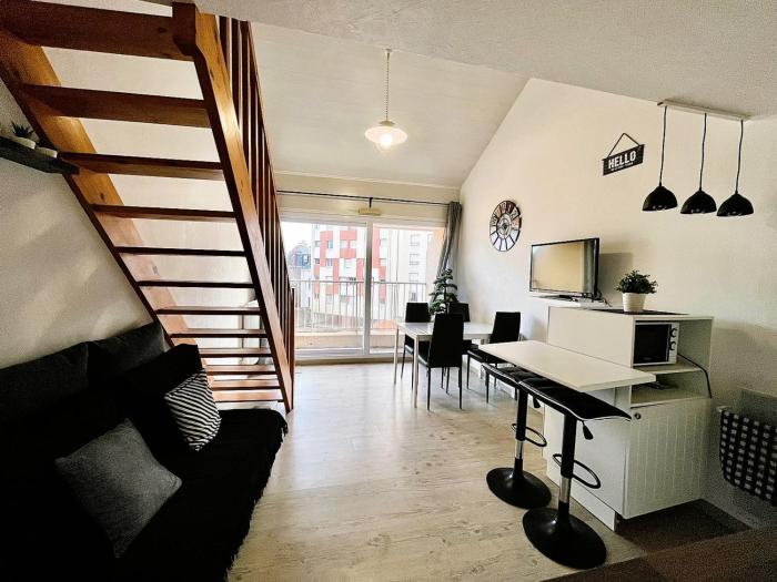 Studio mezzanine proche mer avec balcon - FR-1-197-558