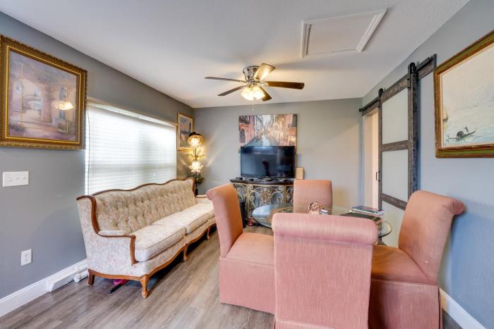 9 Mi to Disney World Townhome with Pool Access!