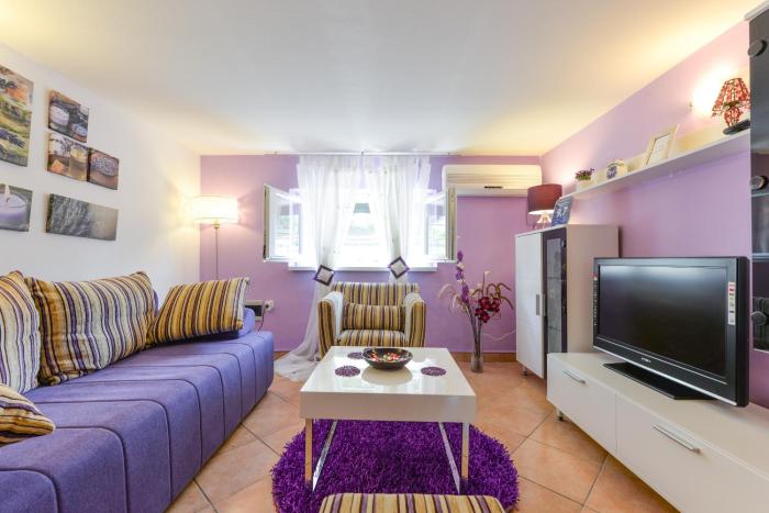 Apartment Mirana with garden and FREE parking