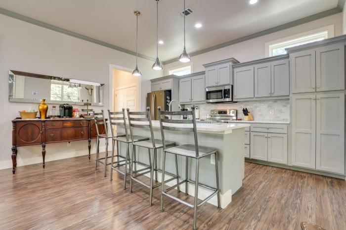 Modern Home < 1 Mi to Dwtn San Antonio & Riverwalk