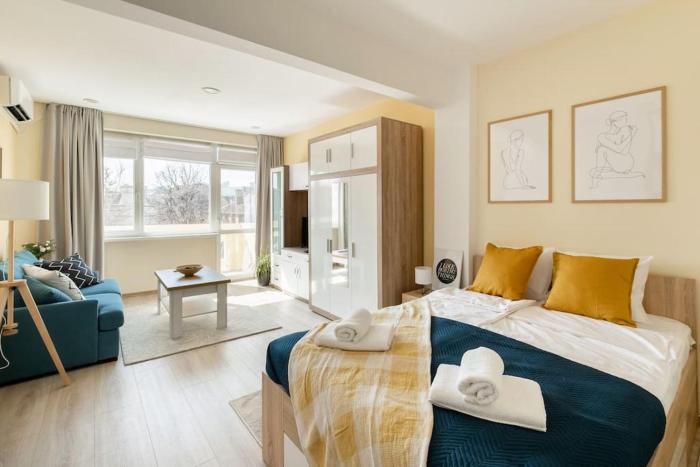 Central located 1BDR peaceful apt Fast Wi-fi