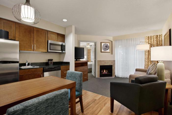 Homewood Suites by Hilton Kansas City Airport