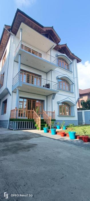 Moonshine Homestay Kashmir