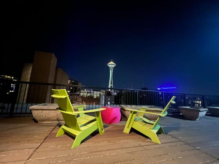 Cozy Downtown Condo Retreat with Space Needle View