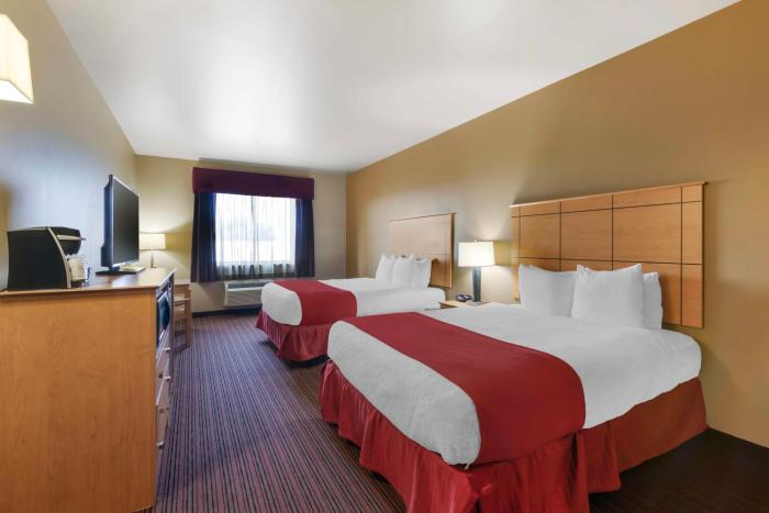 Best Western Golden Prairie Inn and Suites