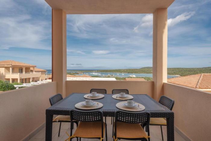 Perfectly positioned Baia de Bahas Residence one Bedroom sleeps 4- num0884