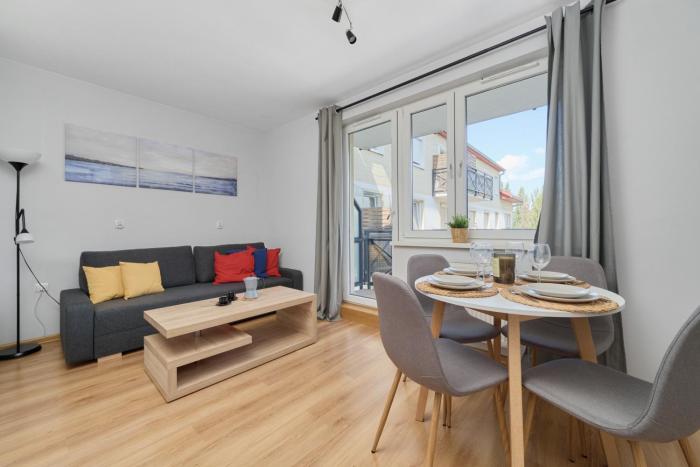 Peaceful Wrocław Apartment for 4 Guests with Balcony by Renters