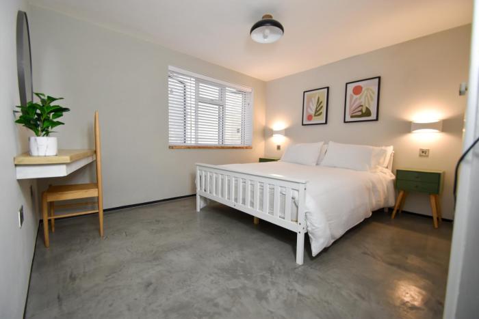 Modern Apartment Central Woodstock with Parking