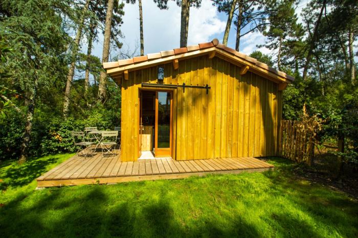 Cabane forêt proche plage avec piscine partagée