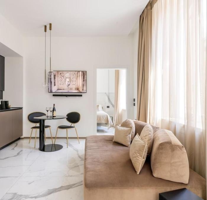 Manin Grand House
