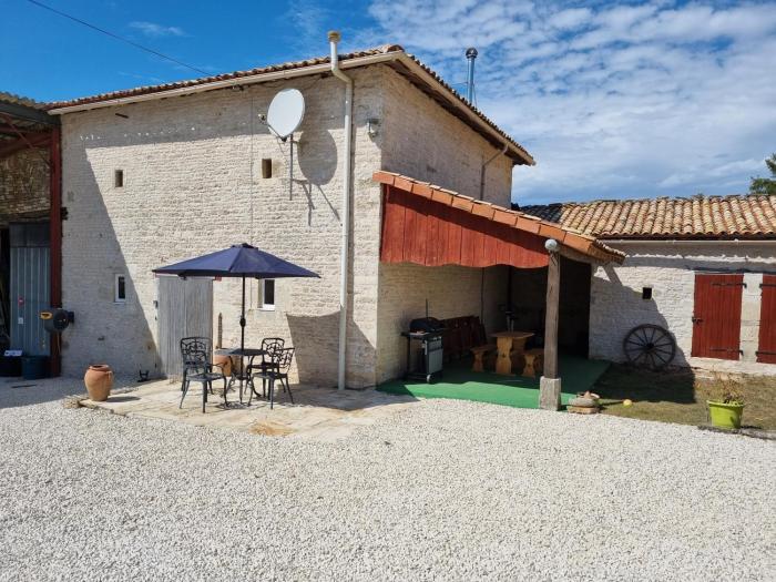 Le verger des noyer Relaxing getaway with private pool