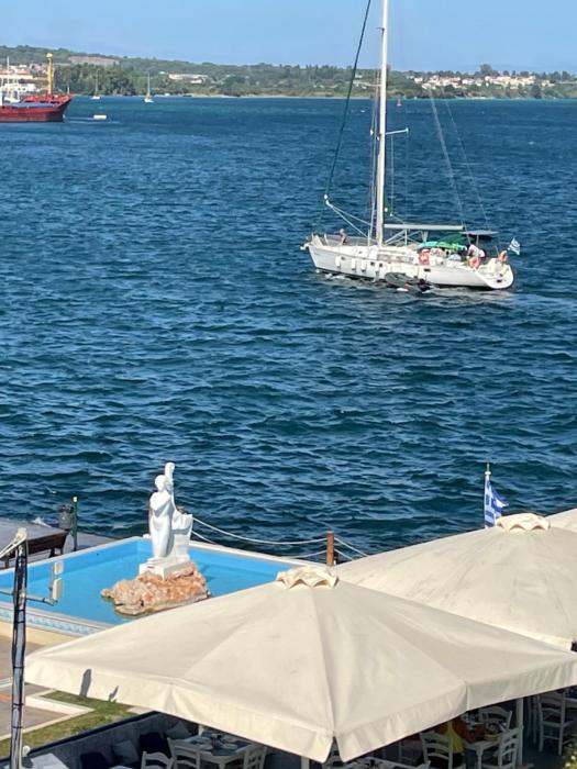 ΜΕ ΘΕΑ ΤΗΝ ΓΟΡΓΟΝΑ