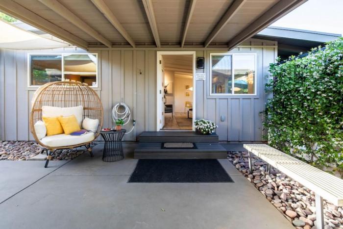 DreamCatcher South Walk to Shop Dine Hike