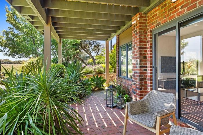 Coastal meets Country at this Ventnor Beach Escape