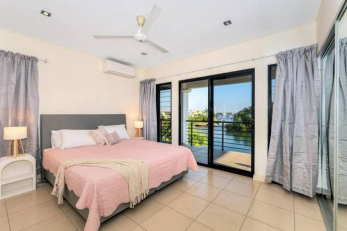 Beautiful Bayview - King Beds, Pool Water Frontage