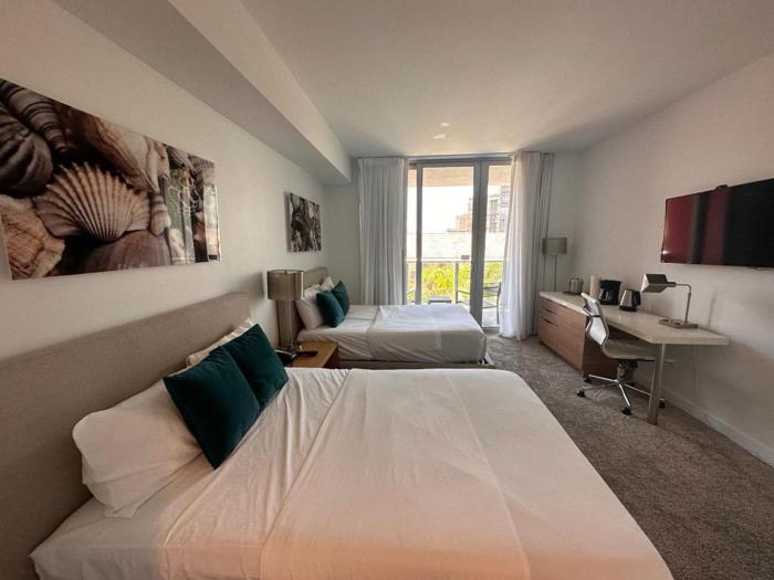 Studio with 2 Full Beds, Perfect Beach Location