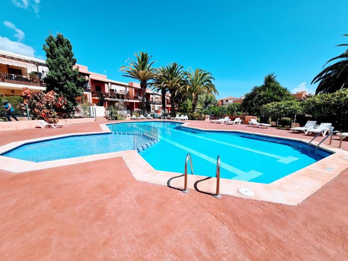 VV Los Balconcitos 21 "by henrypole home"