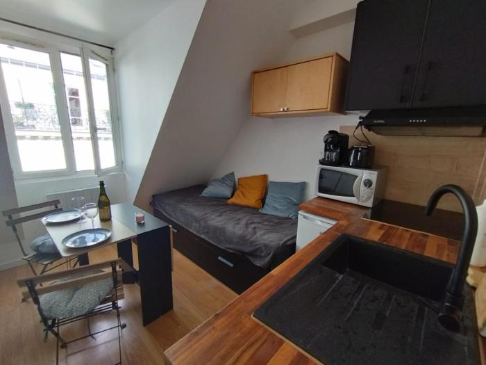 Cosy Studio village of Batignolles
