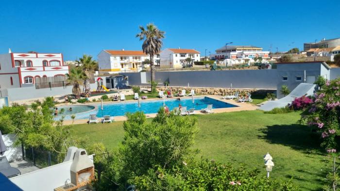 ENJOY POOL, BEACH and more at this nice apartment only 3 minutes from Maretas Beach