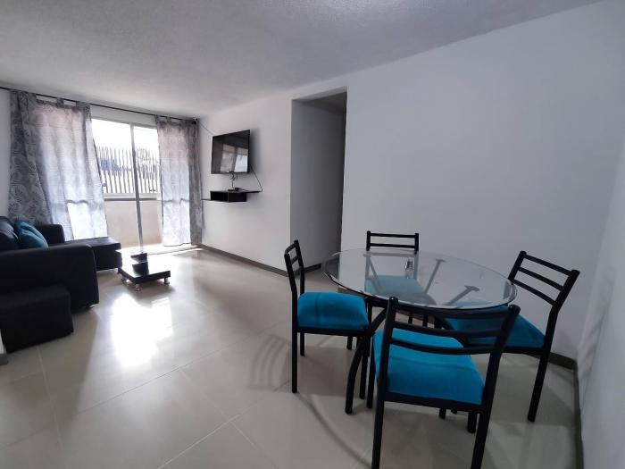 Apartamento con piscina, frente a CC Mayorca