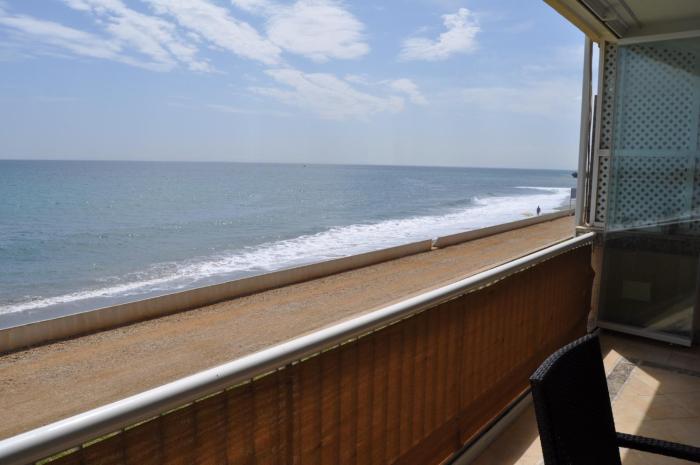 Magnificent Front Sea Views Apartment