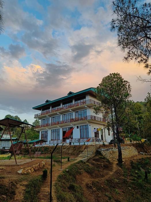 Lap Of Himalayas Resort
