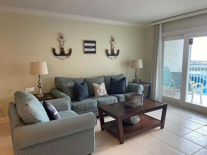 Holiday Surf and Racquet Unit 214