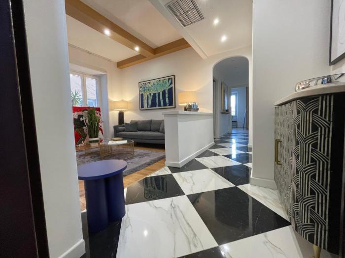 Trevi Fountain Luxury Flat