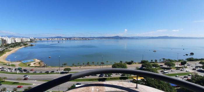 APTO BEIRAMAR NORTE - FRENTE PRO MAR