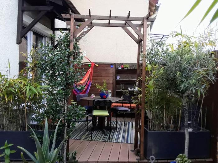 Un nid près de Paris