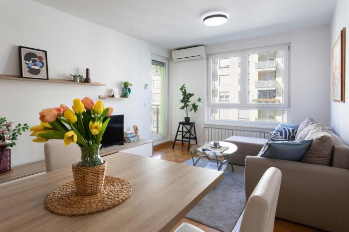 Sunny 1BDR with Balcony & Parking