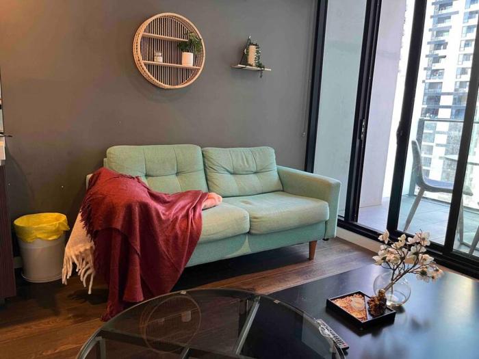 City-view High Rise 2BR Apt wPool, Sauna Gym, Library near Southern Cross Station Melbourne CBD