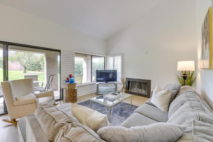 Quiet Palm Desert Condo Workspace and Pool Access!