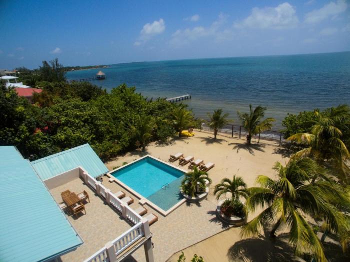Surfside Gecko - Large Oceanfront Villa with Pool Close to Village